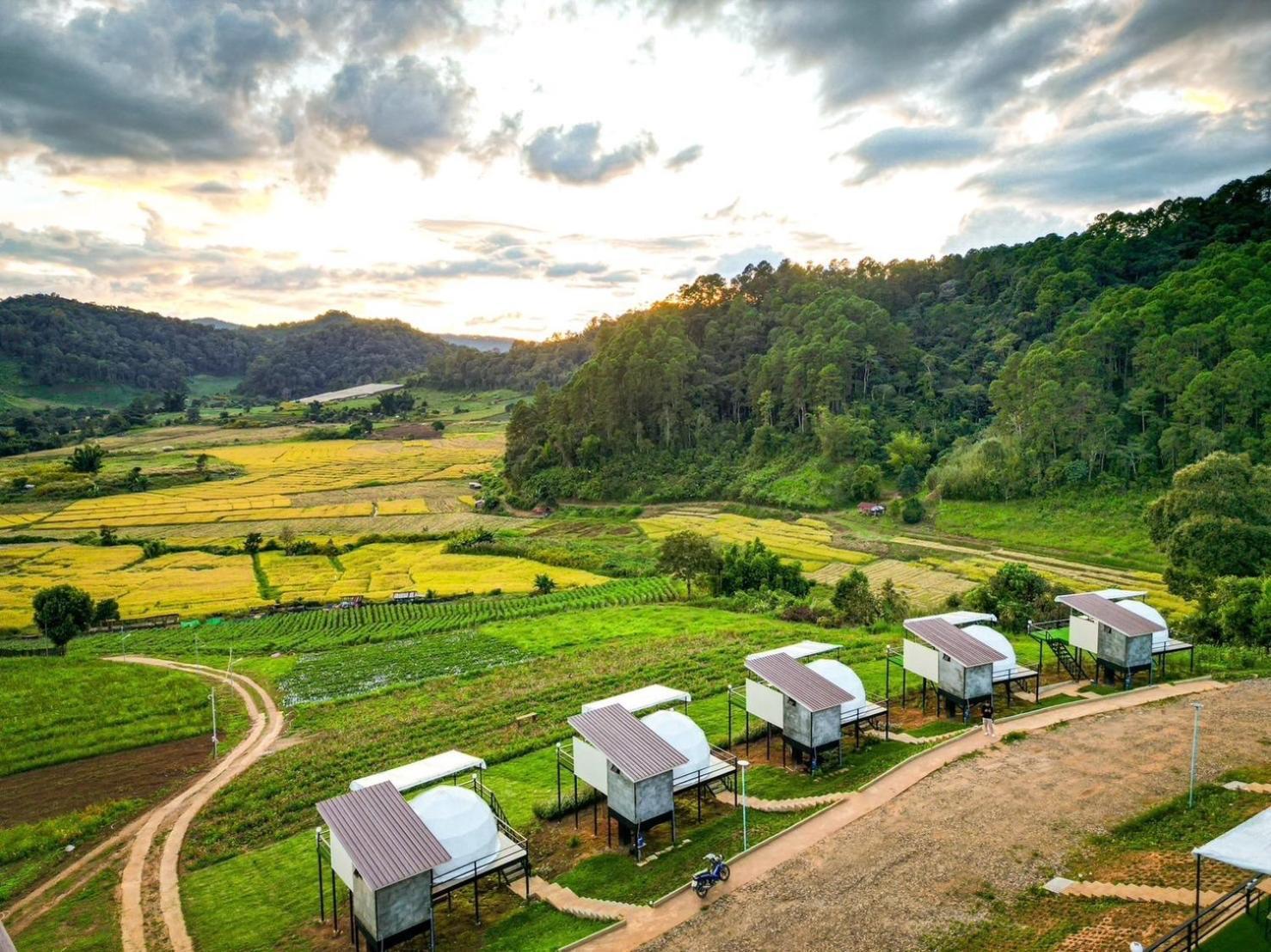 فندق สวนไร่รุ่งอรุณ Suan Rai Rungarun Ban Na Pa Paek المظهر الخارجي الصورة